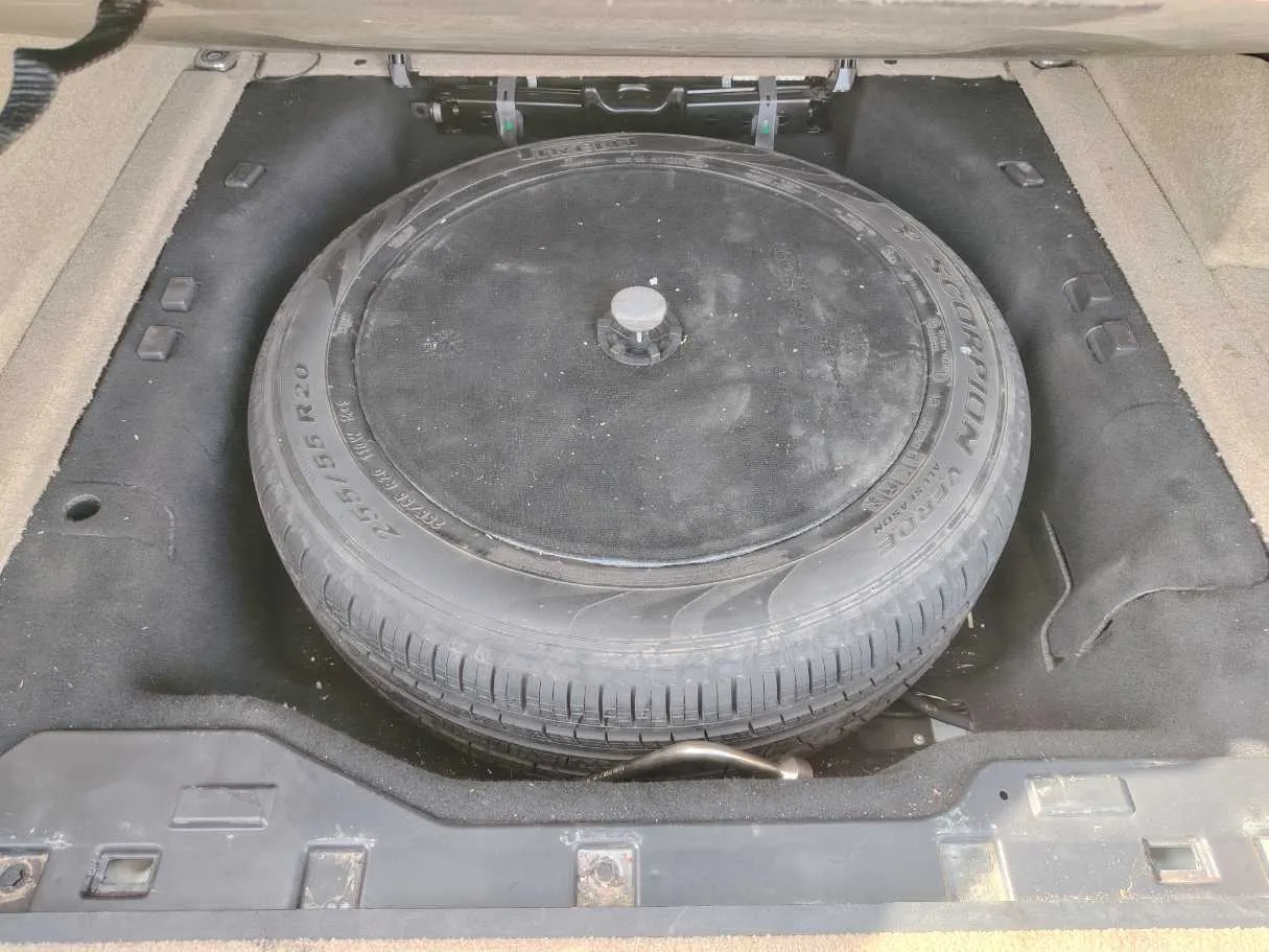 Car image 37