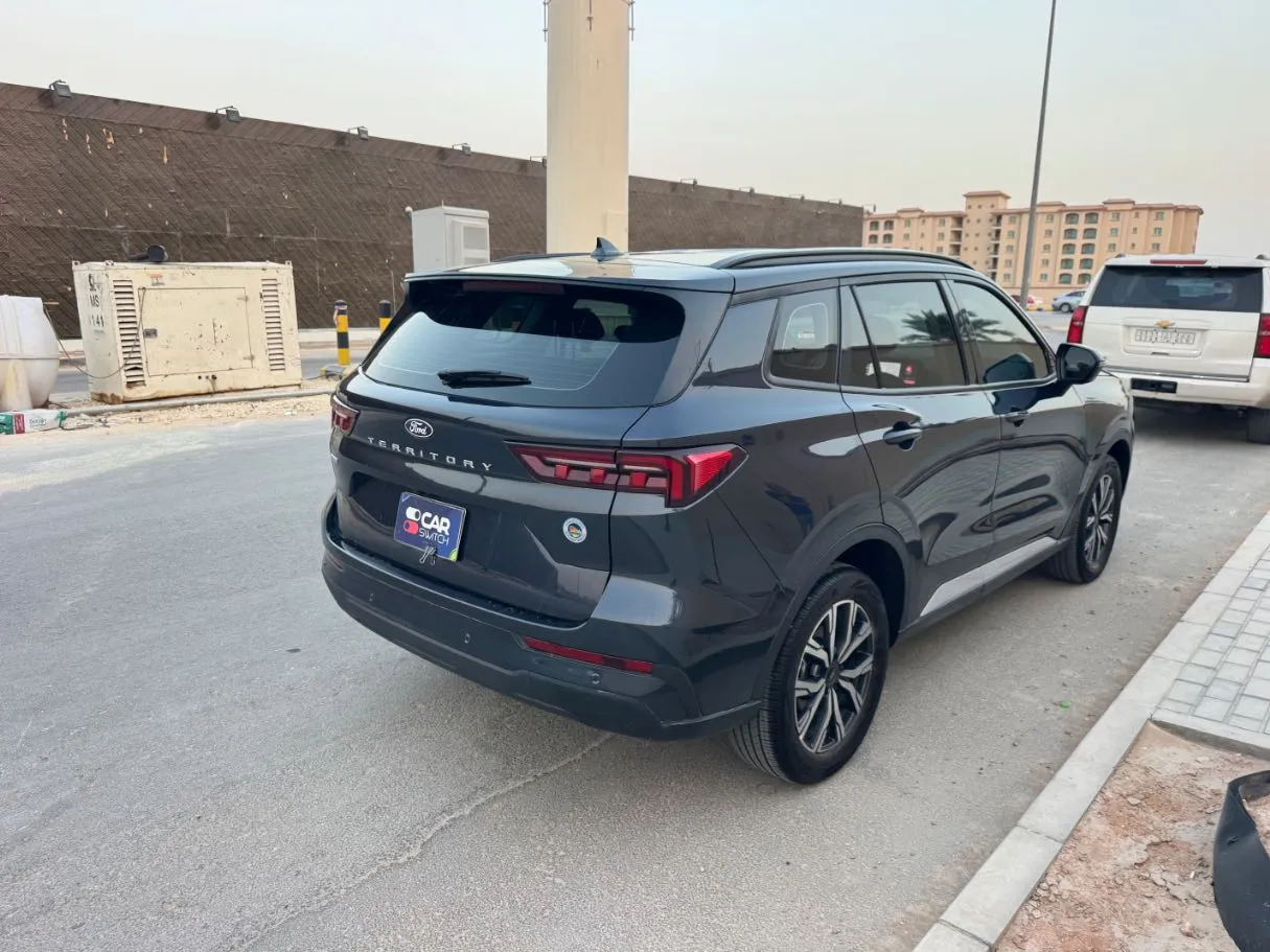 Car image 5