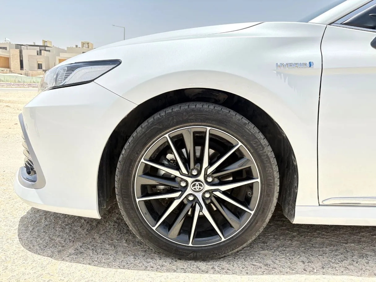 Car image 9