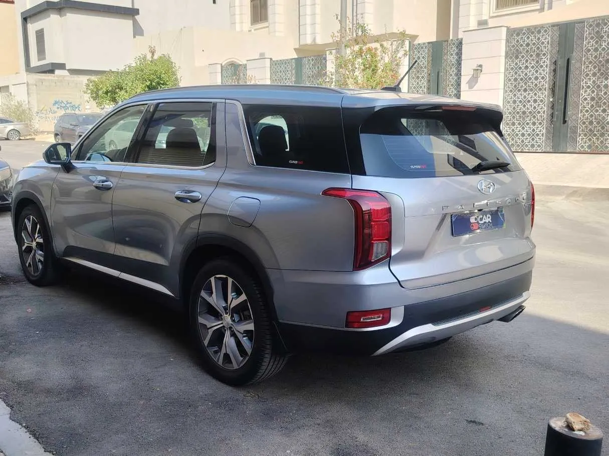Car image 7