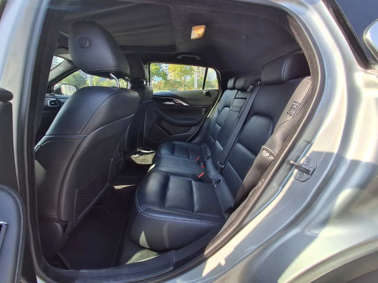 Car image 13