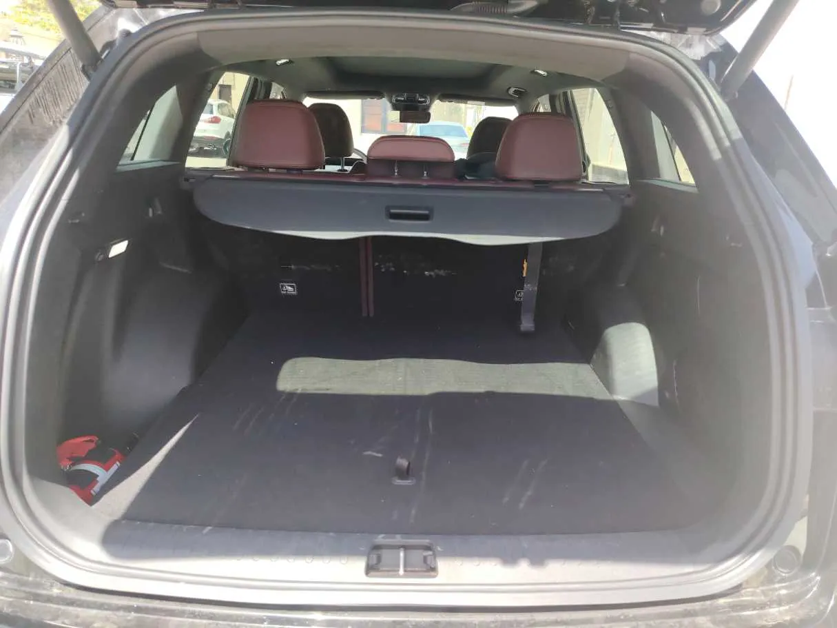 Car image 27