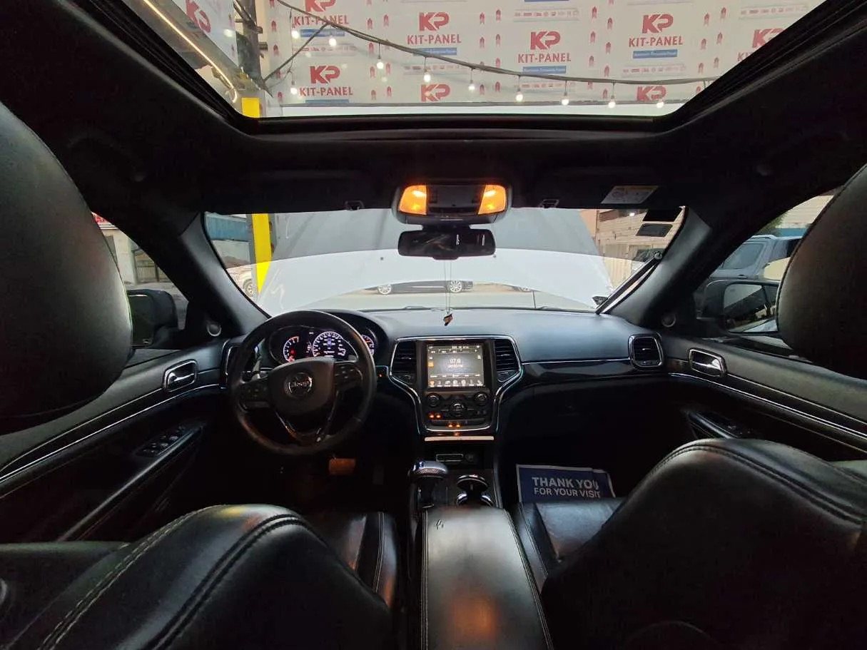 Car image 19