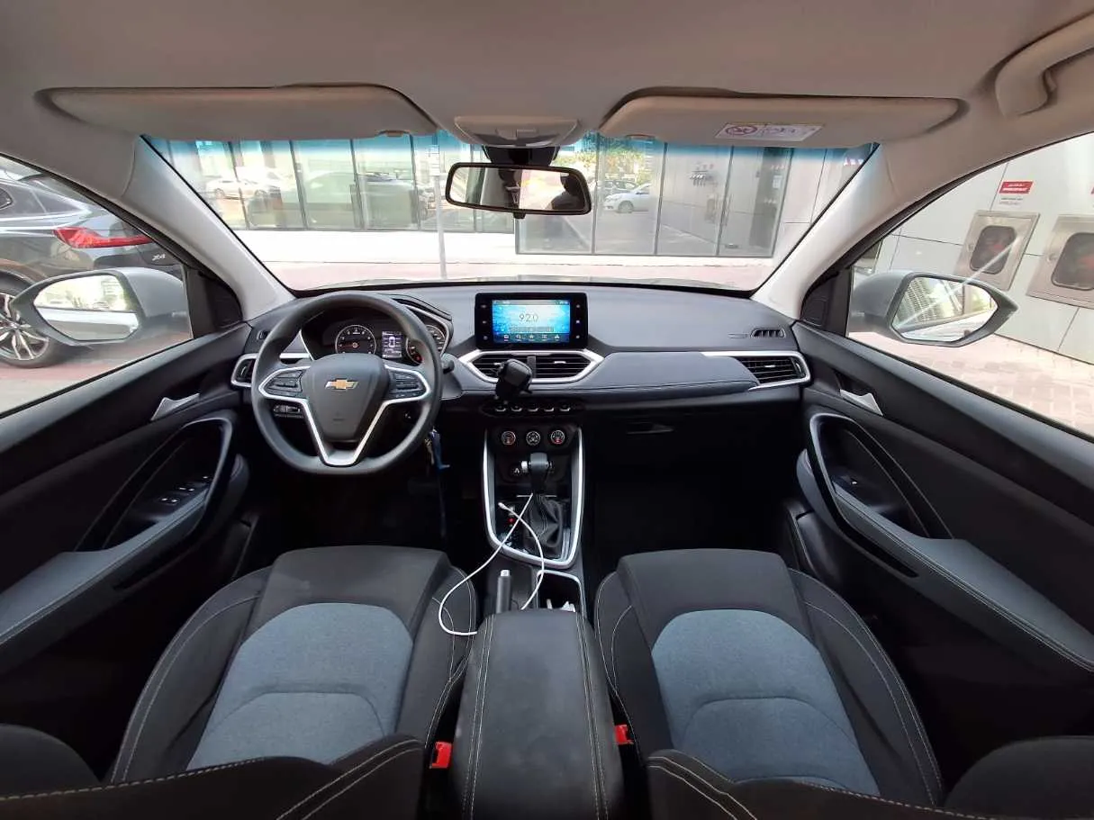 Car image 19