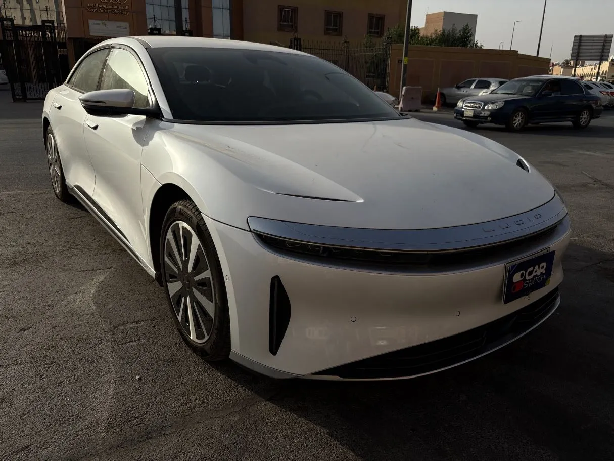 Car image 3