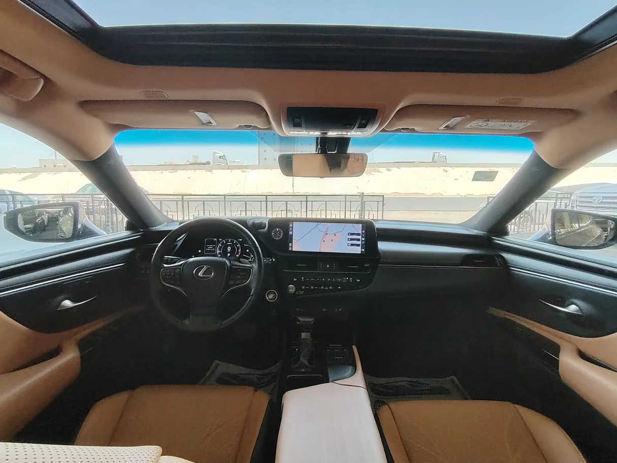 Car image 25