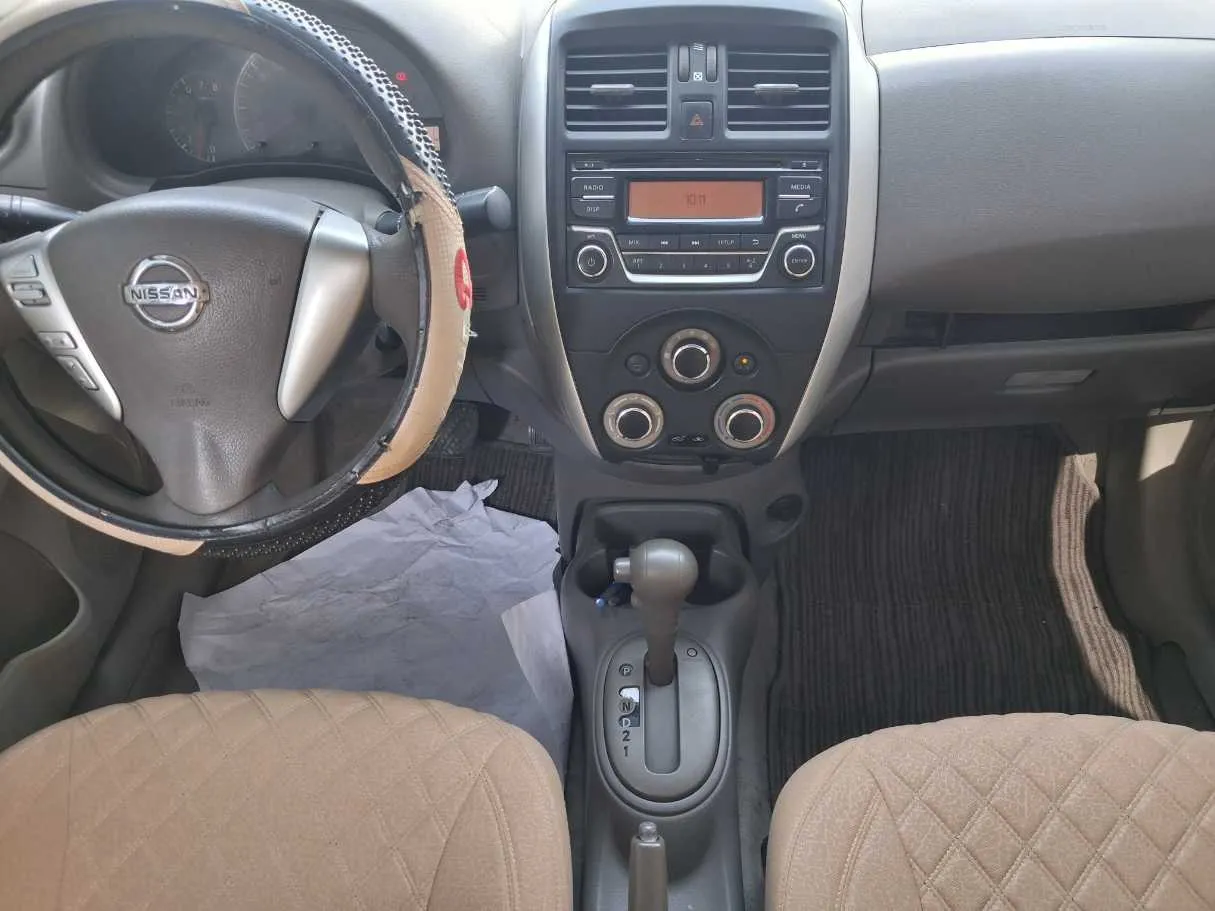 Car image 12