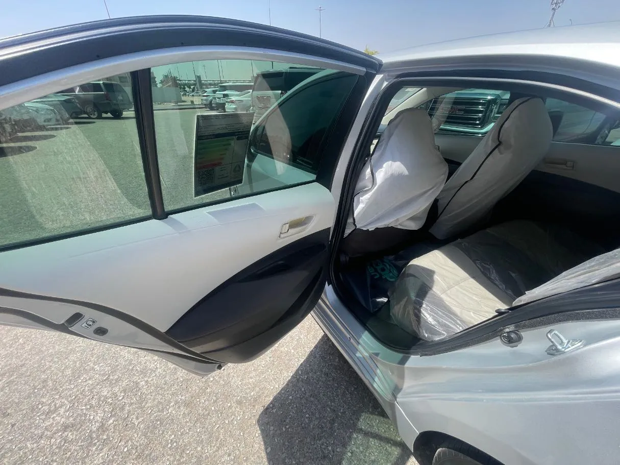 Car image 14