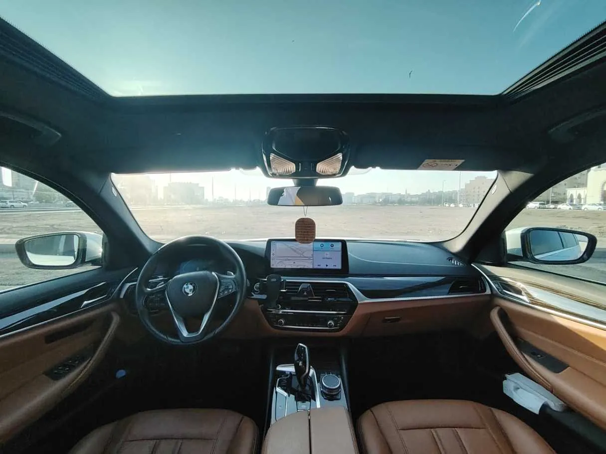 Car image 17