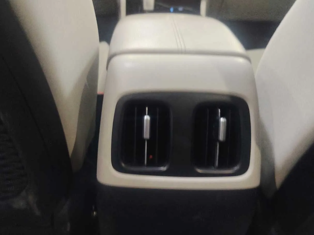 Car image 29