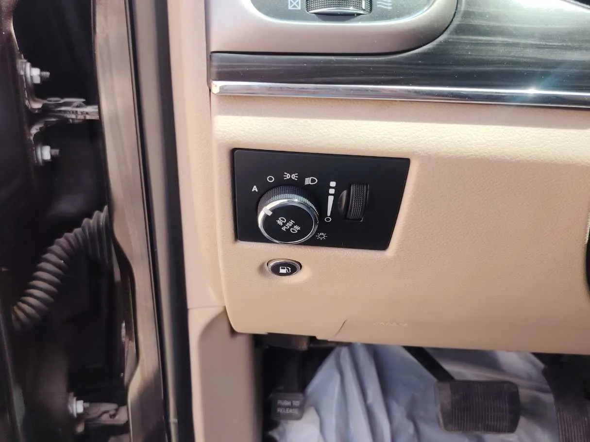 Car image 27