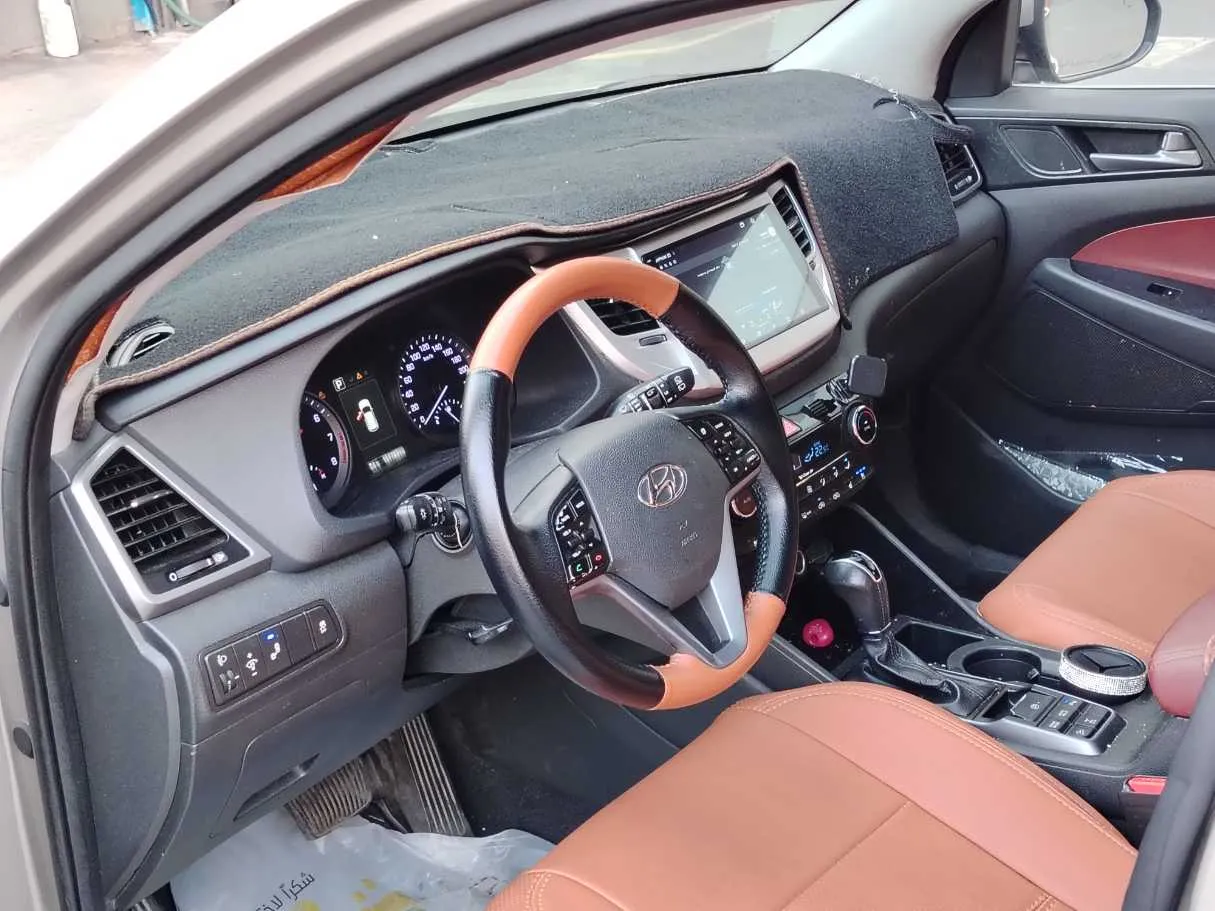 Car image 10