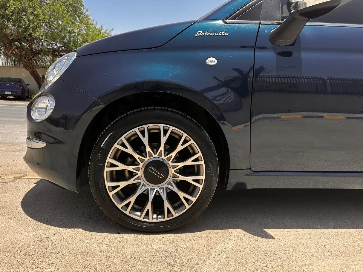 Car image 9