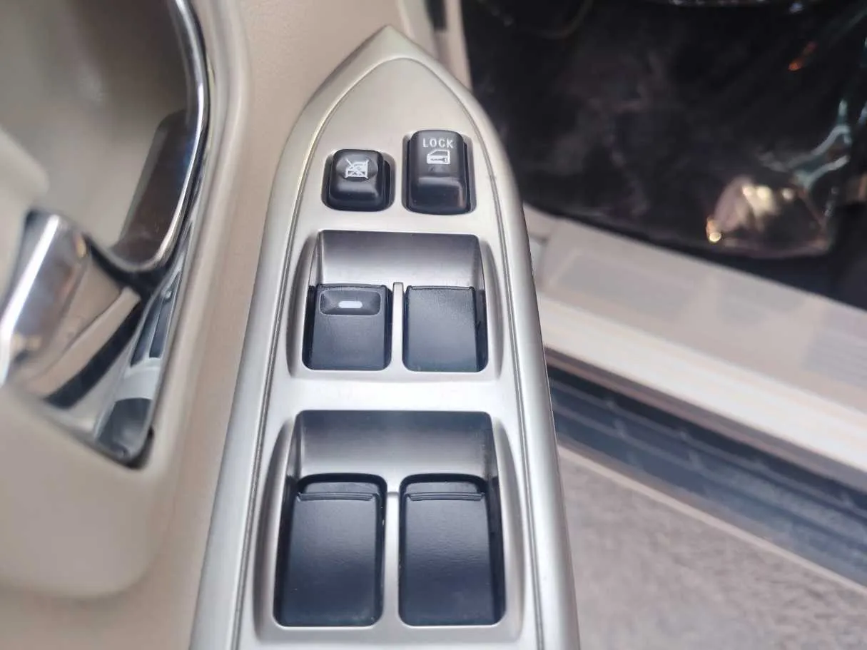 Car image 34