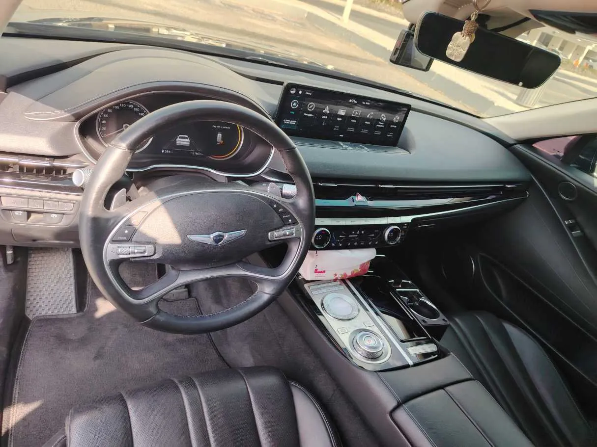 Car image 13