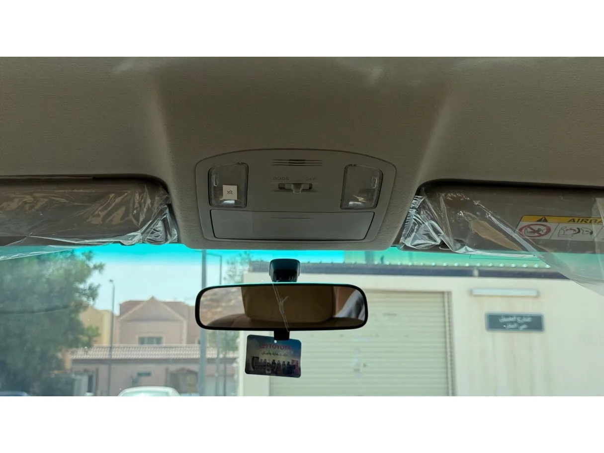 Car image 24