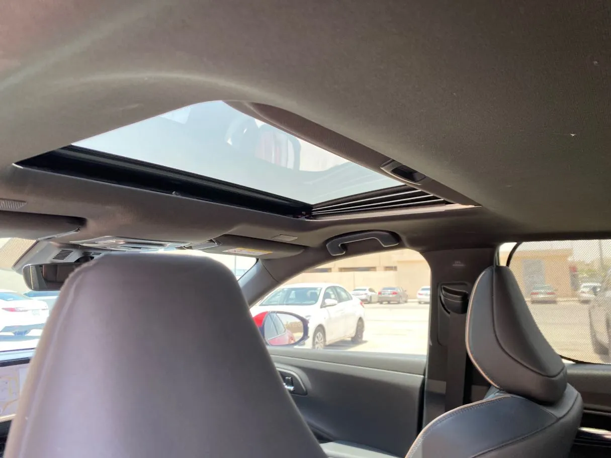 Car image 14