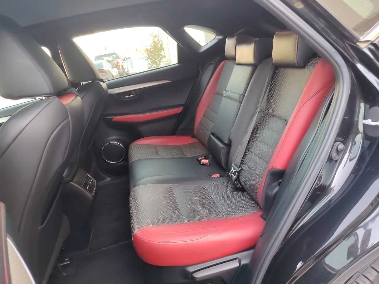 Car image 16