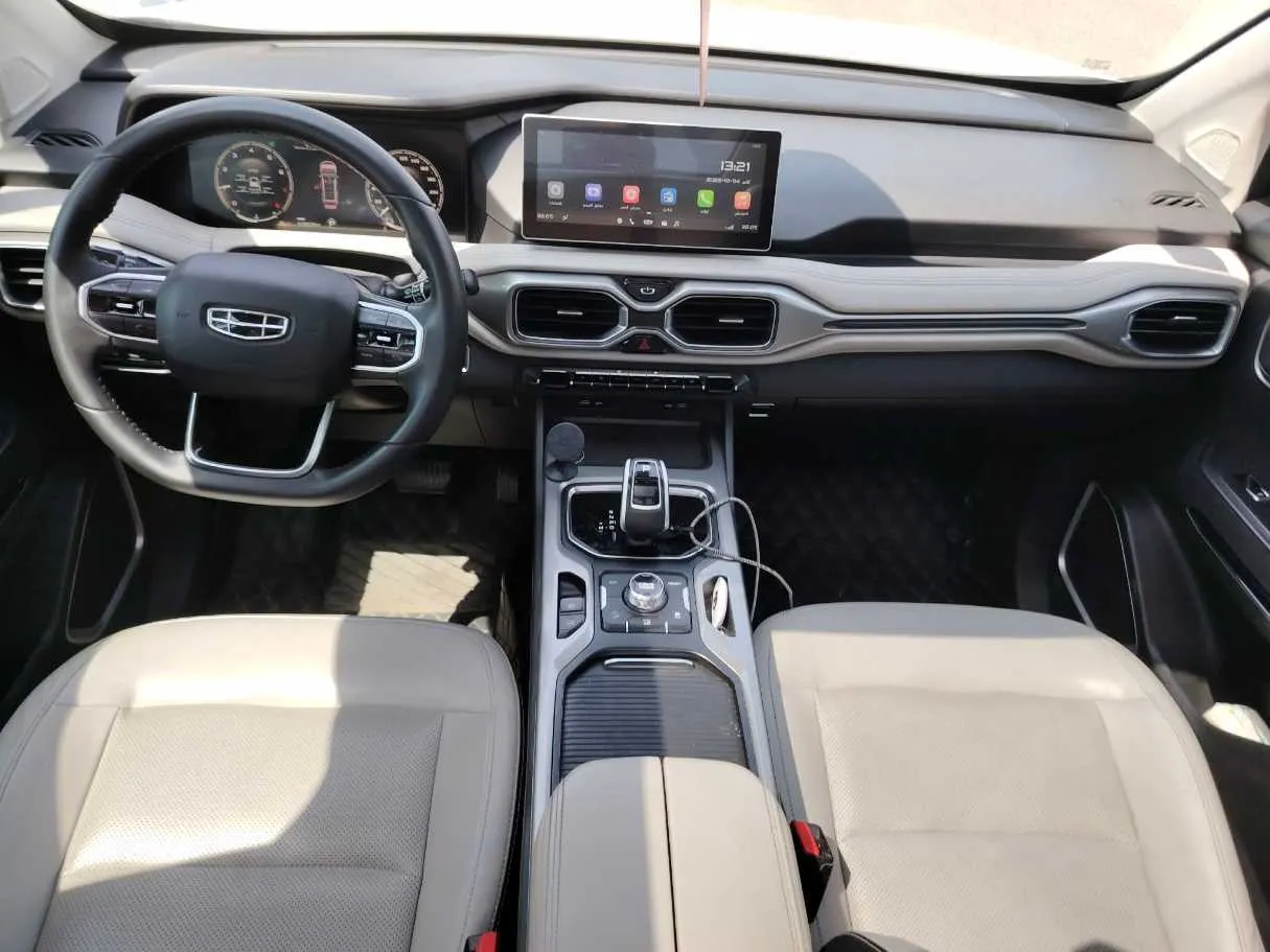 Car image 25