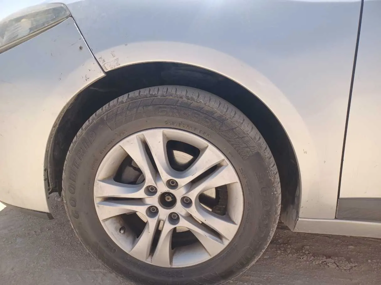 Car image 9
