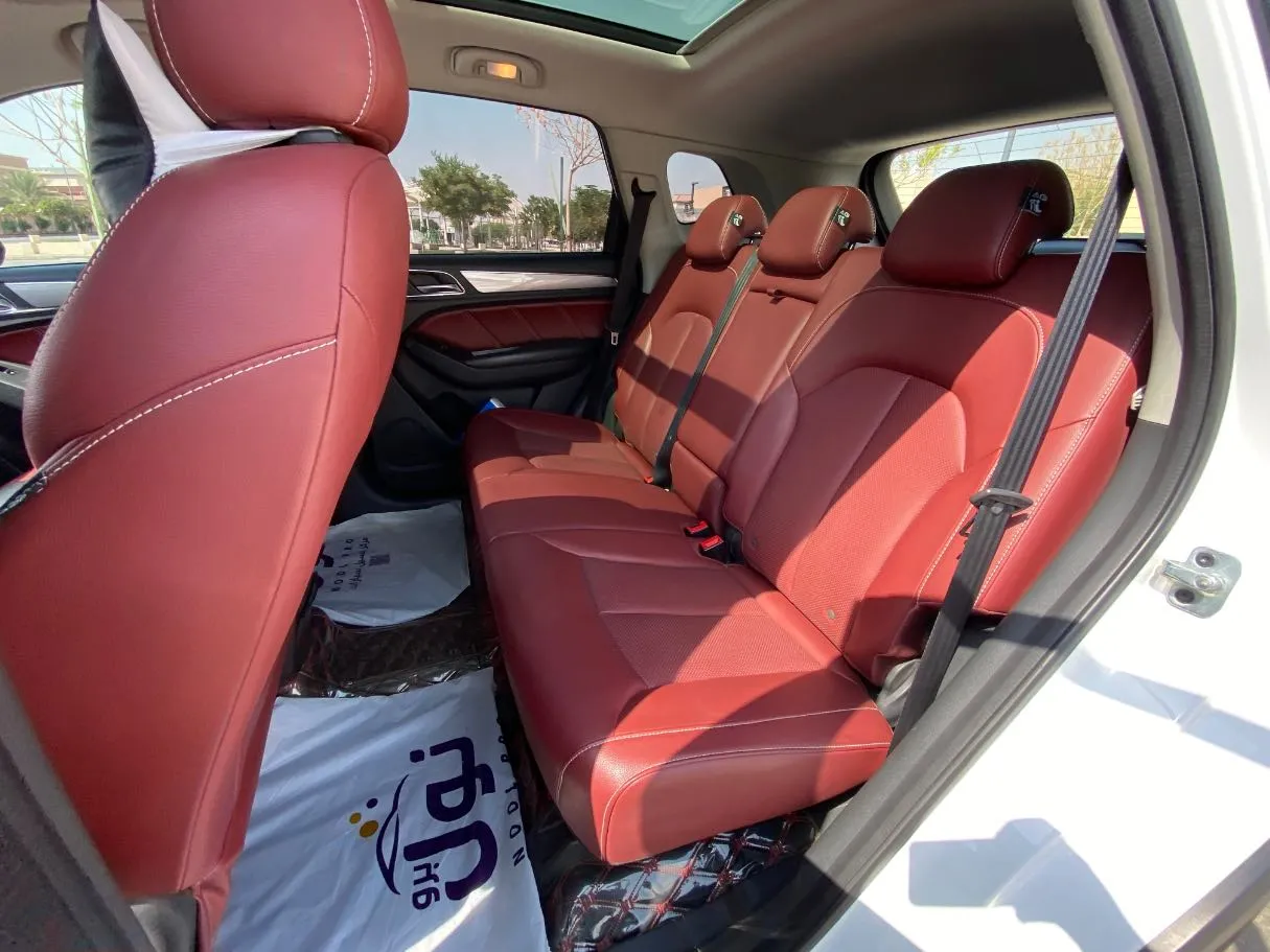 Car image 13