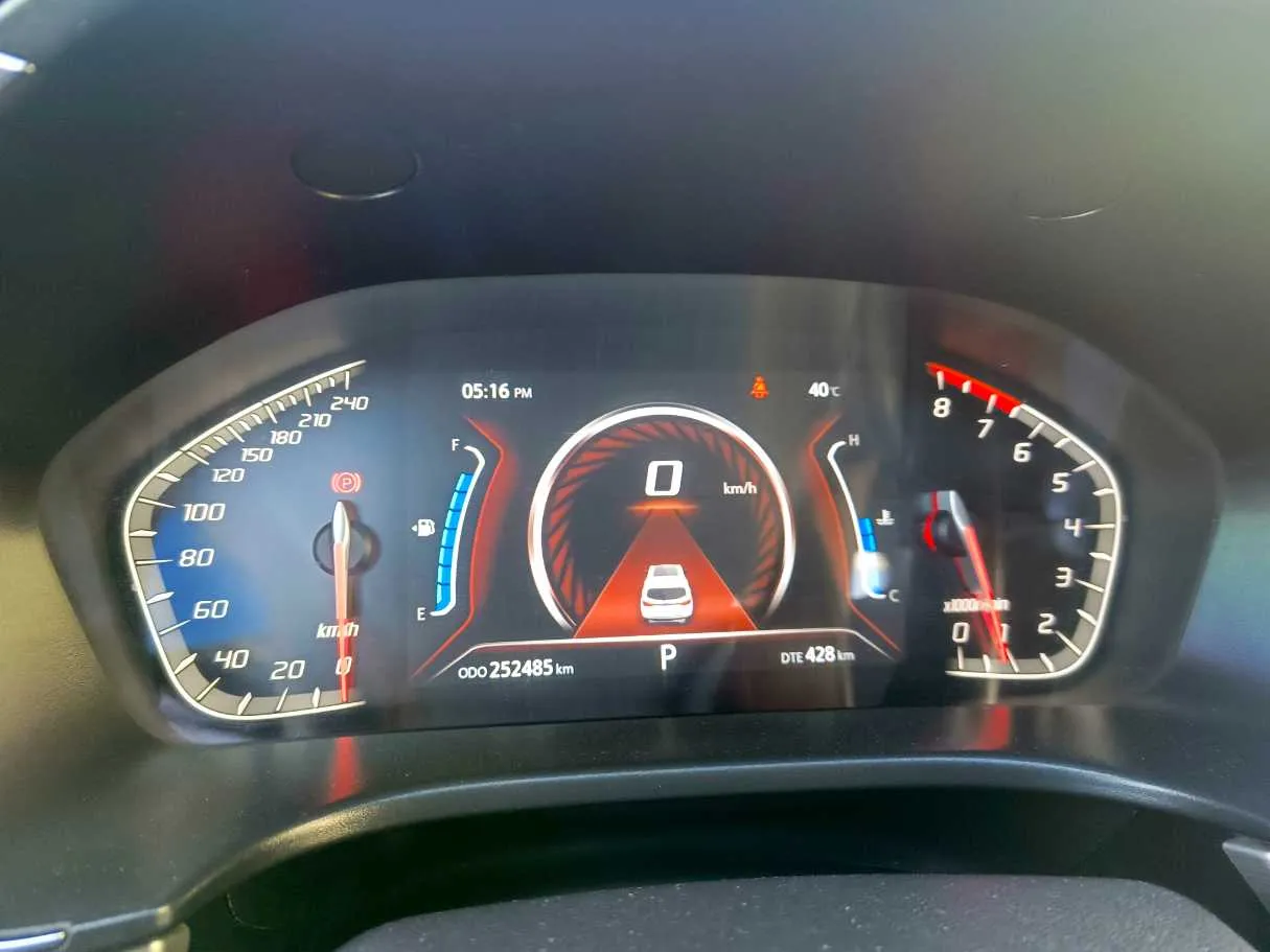 Car image 25