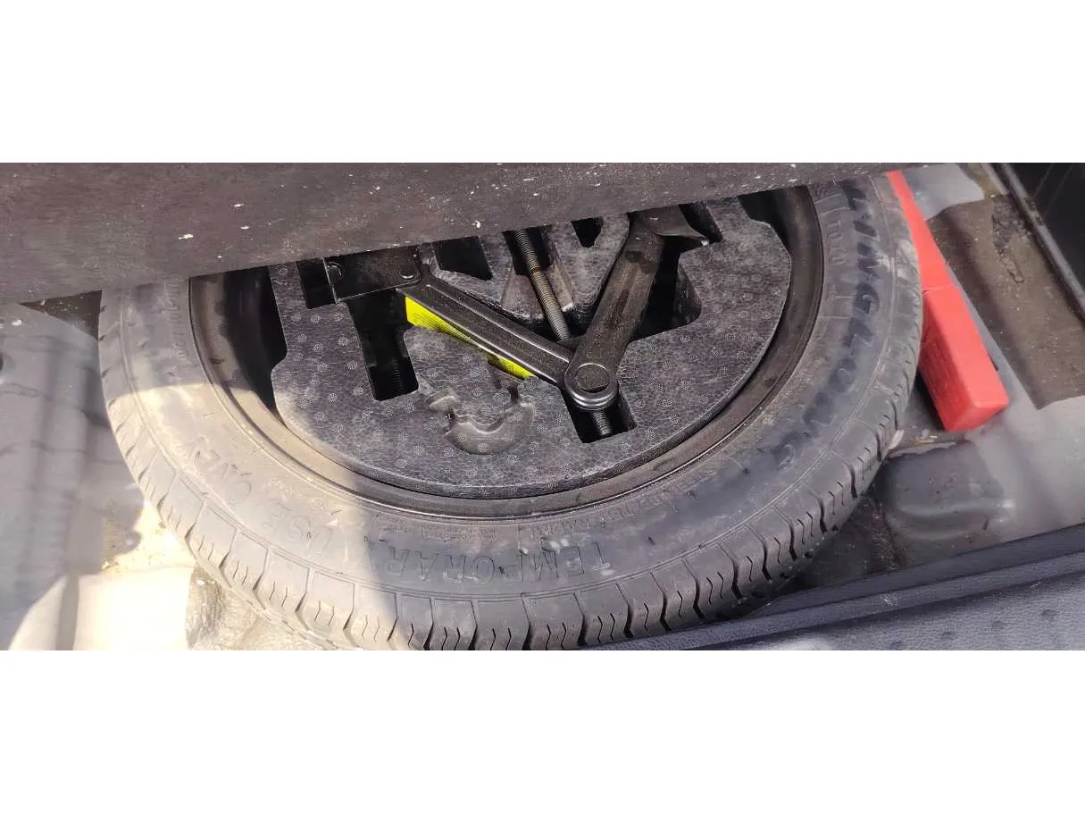 Car image 27
