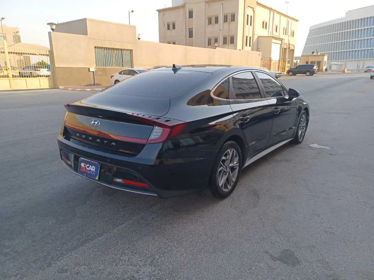 Car image 5