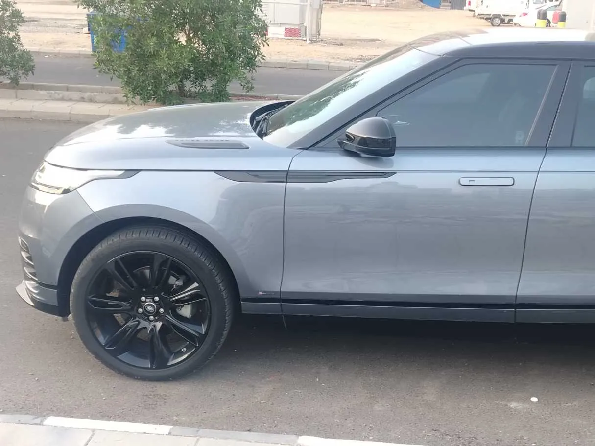 Car image 9