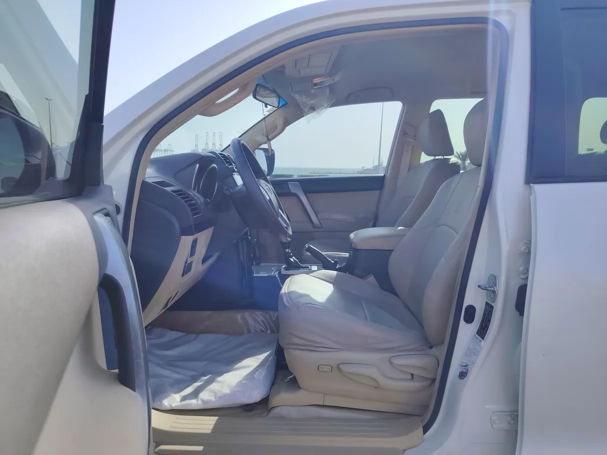 Car image 10