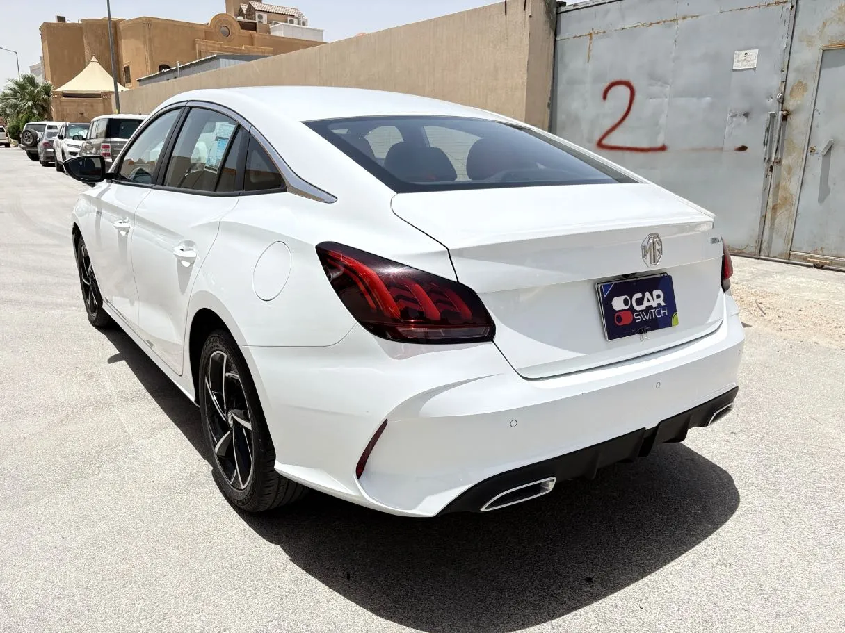 Car image 7