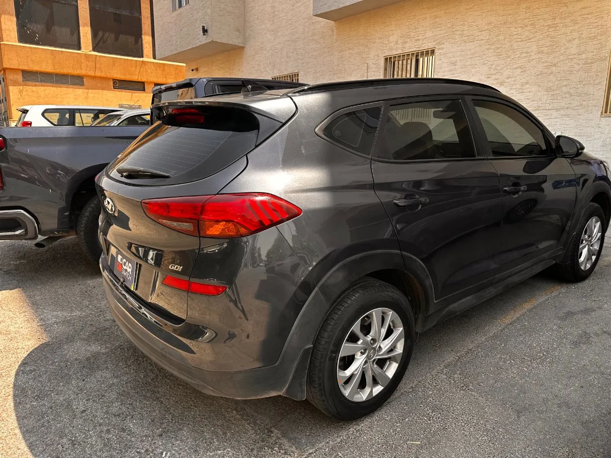 Car image 5