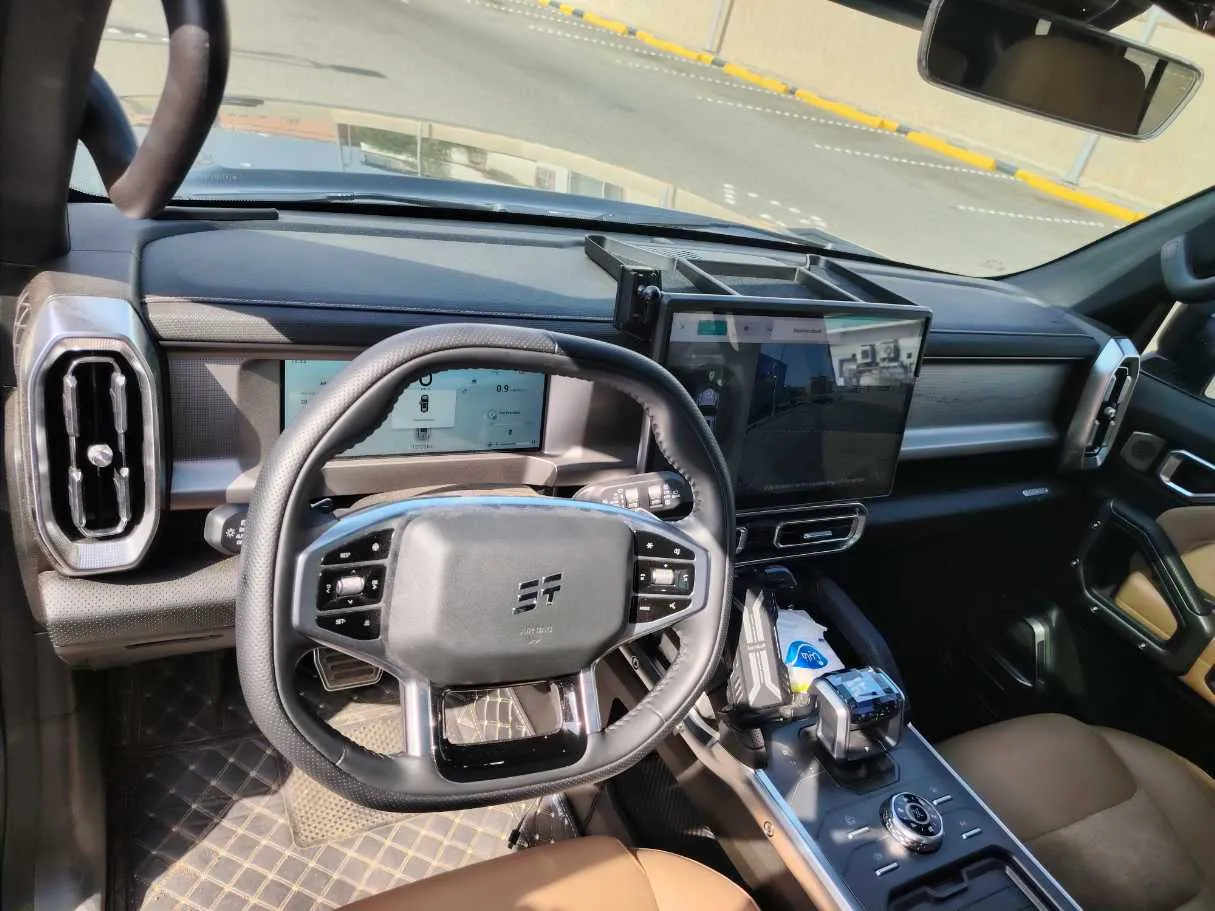Car image 13