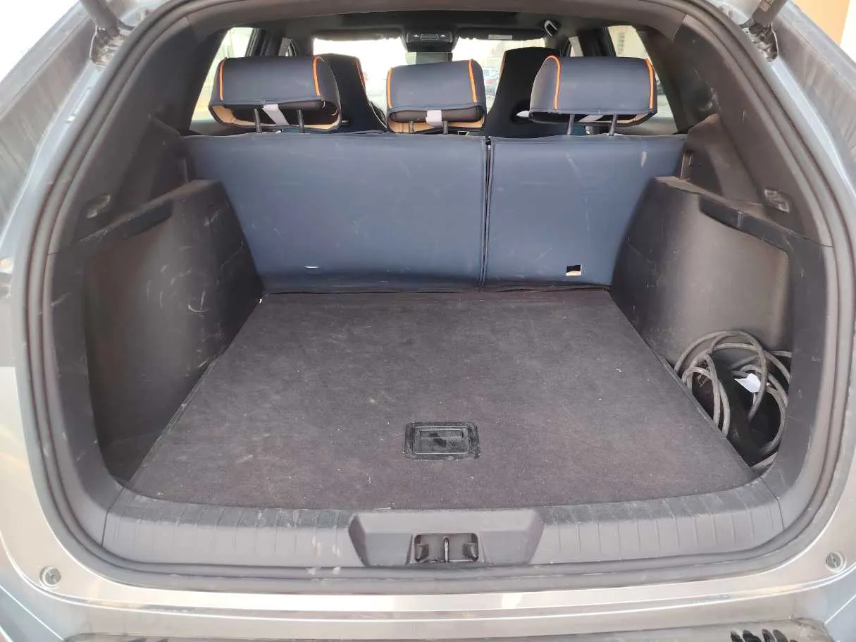 Car image 27