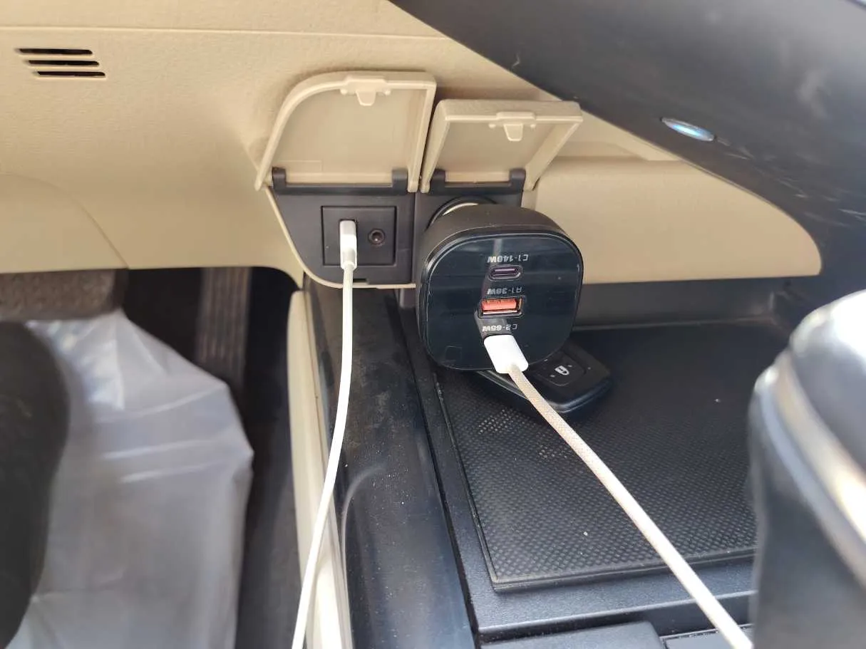 Car image 26