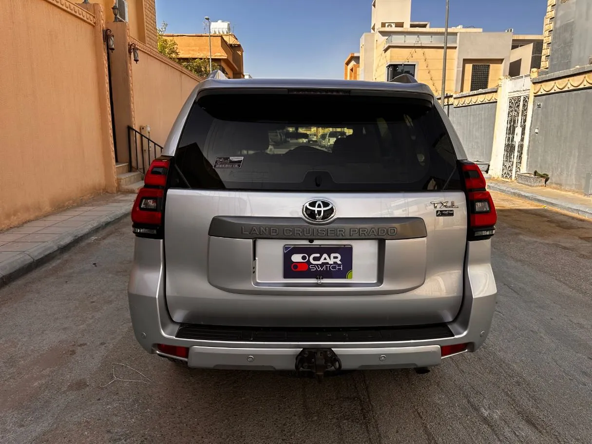 Car image 6
