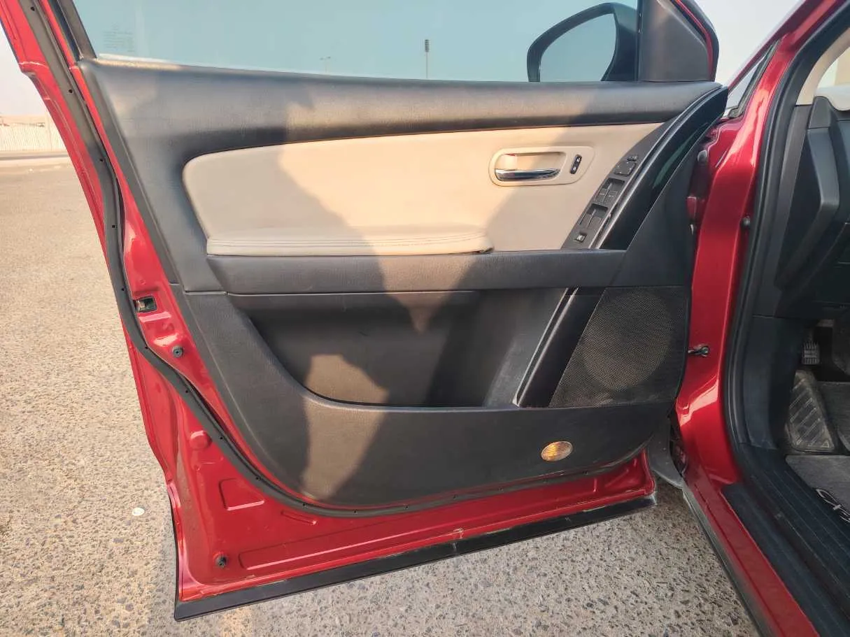 Car image 10