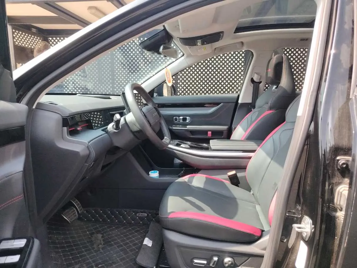 Car image 15