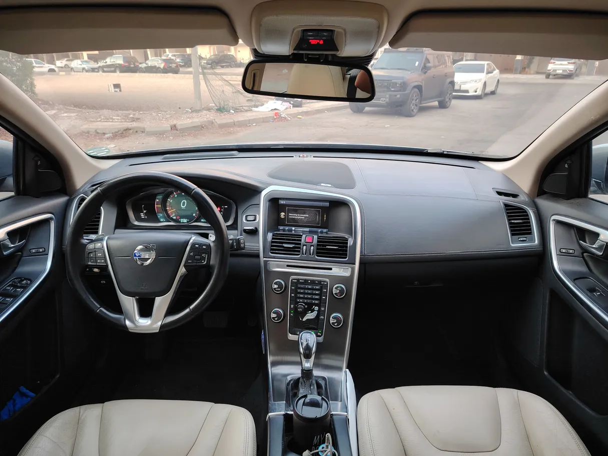 Car image 19