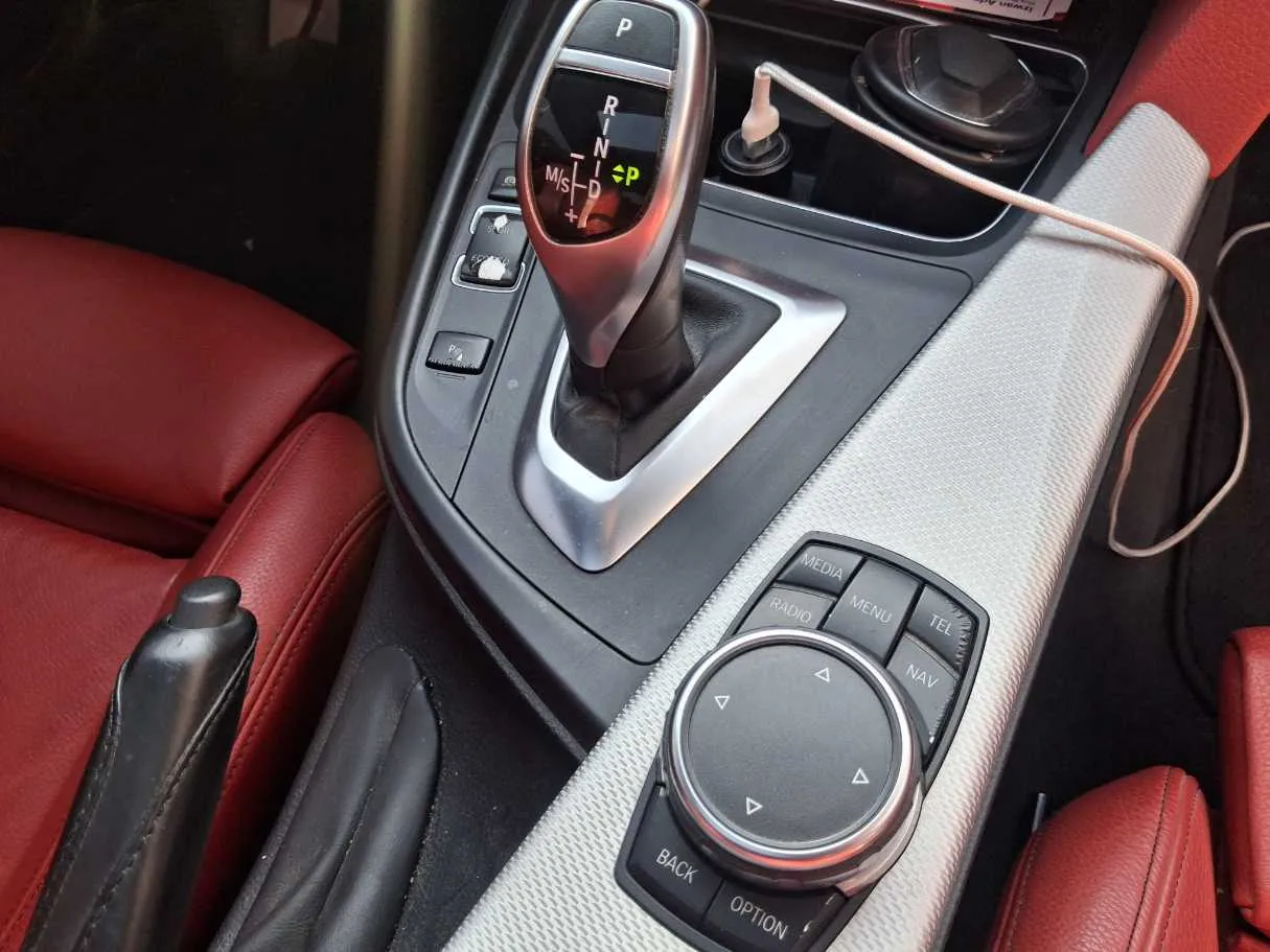 Car image 14