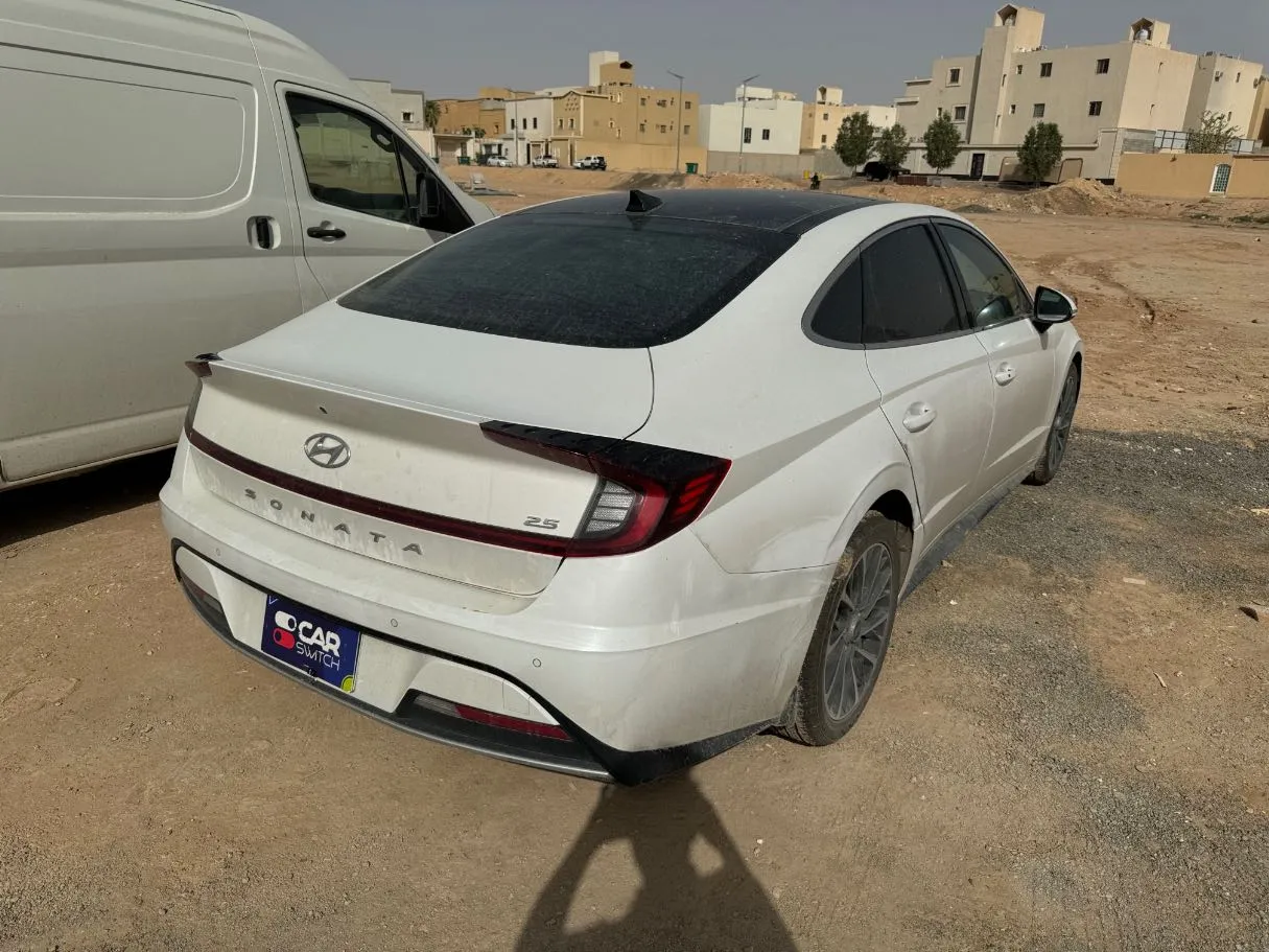 Car image 5