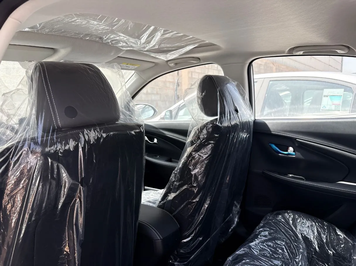 Car image 19
