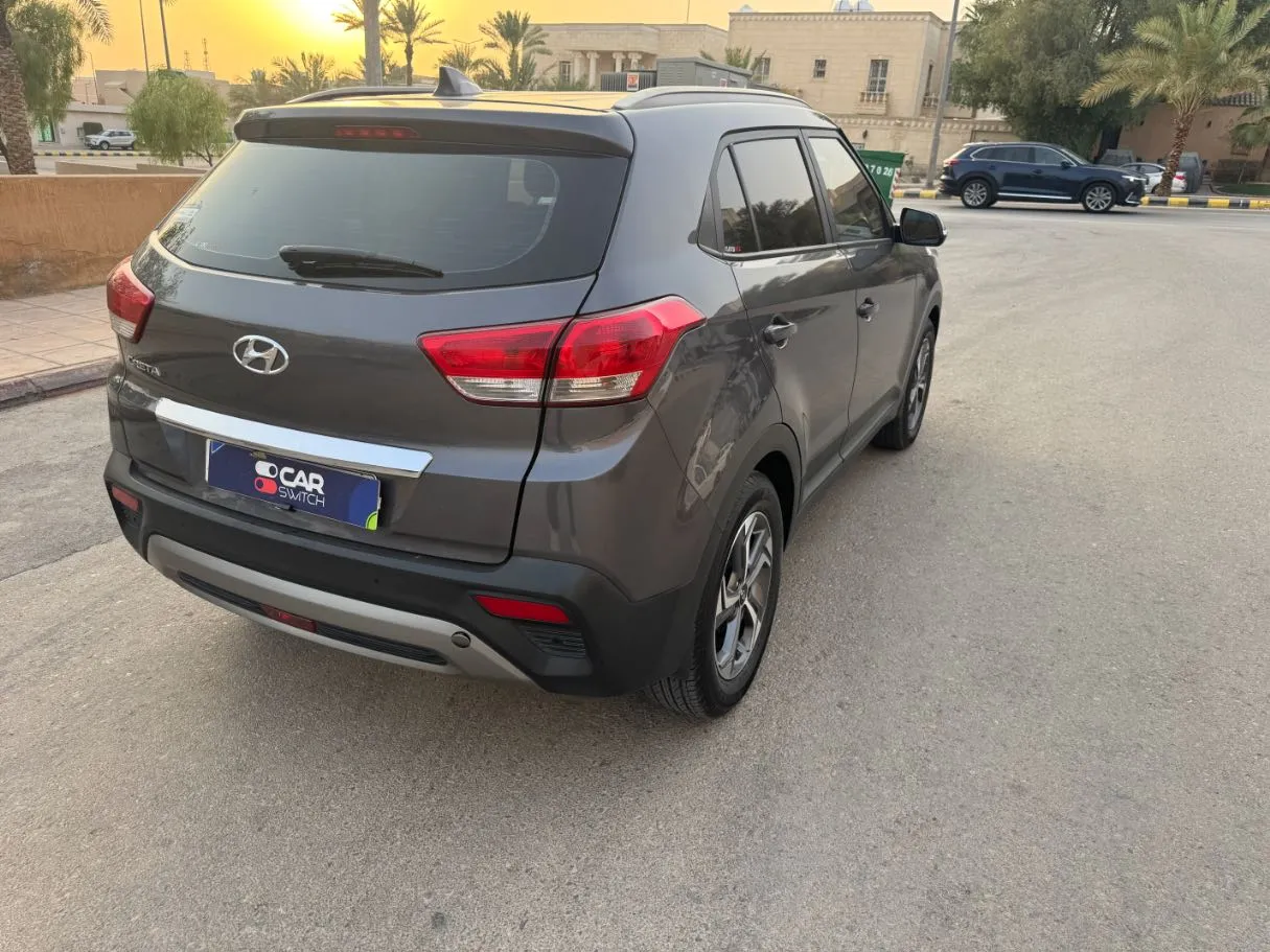 Car image 5