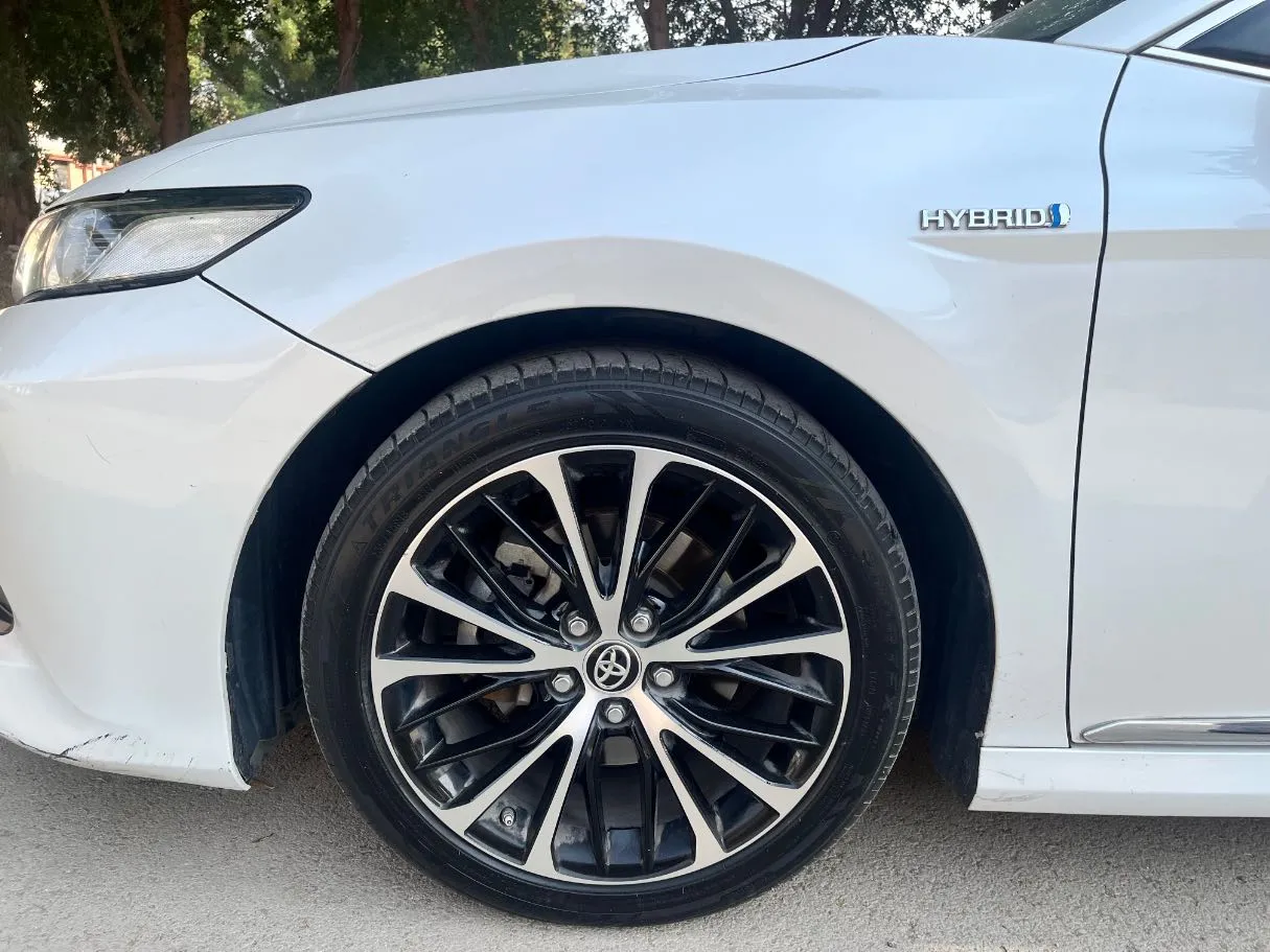 Car image 9