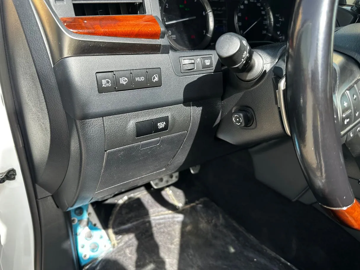 Car image 32