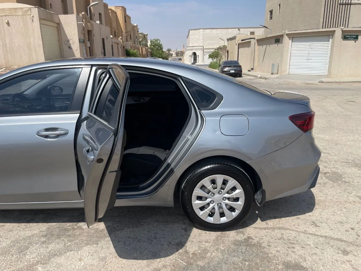 Car image 15