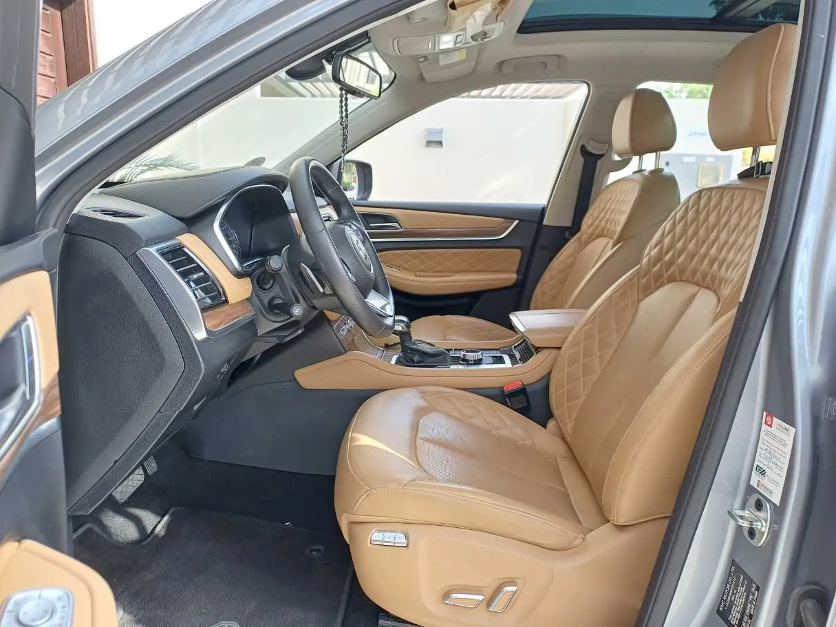 Car image 12
