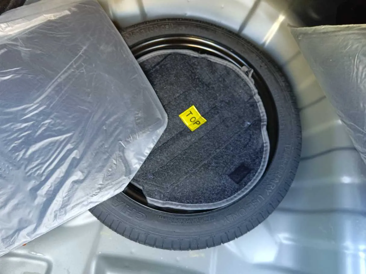 Car image 30