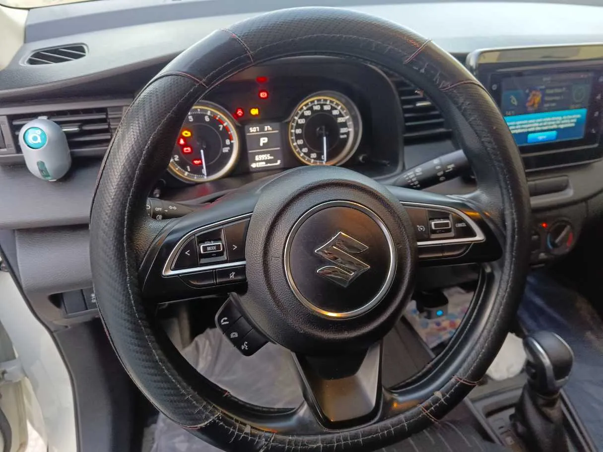 Car image 12