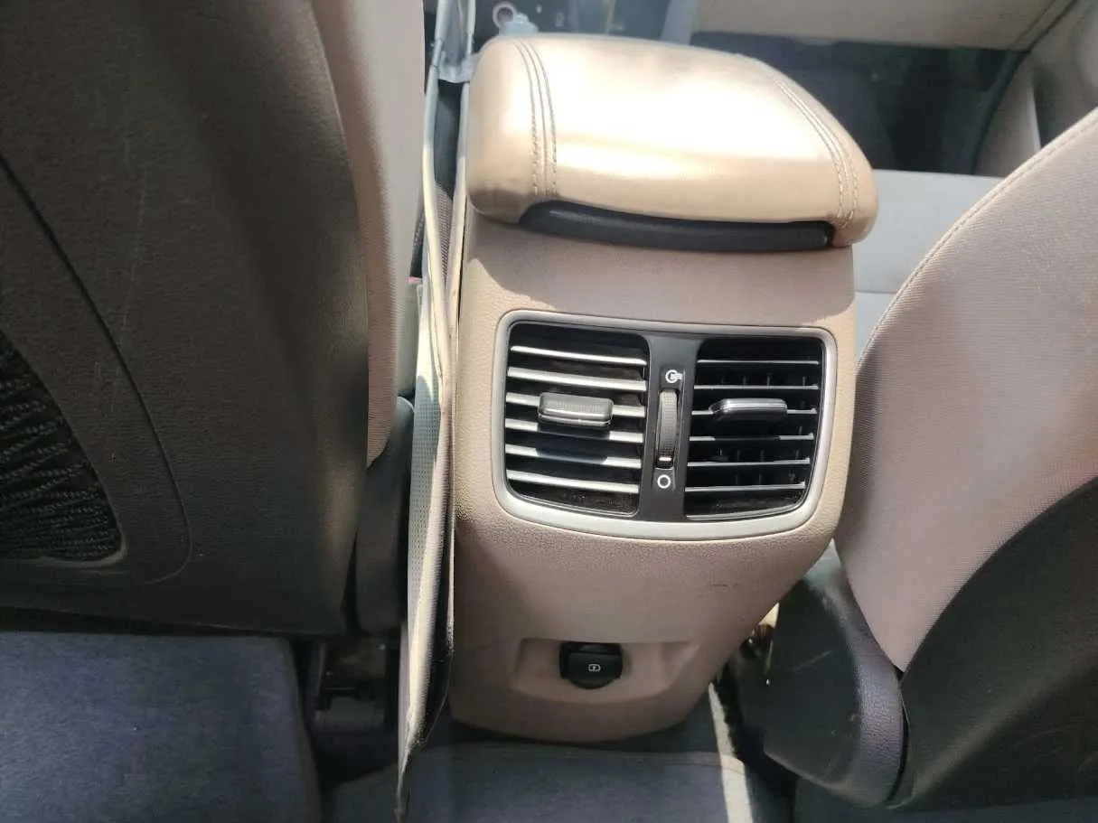 Car image 34